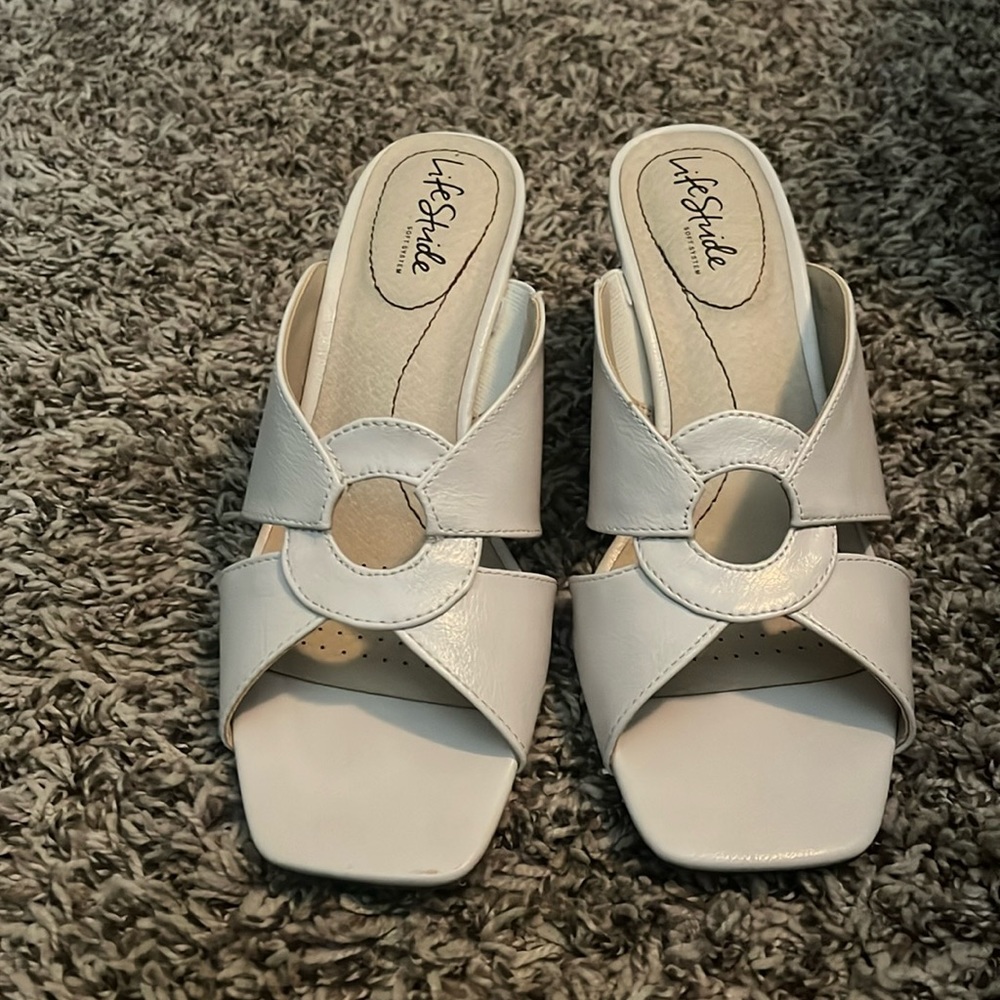 Life Stride Heels, Size 8M.